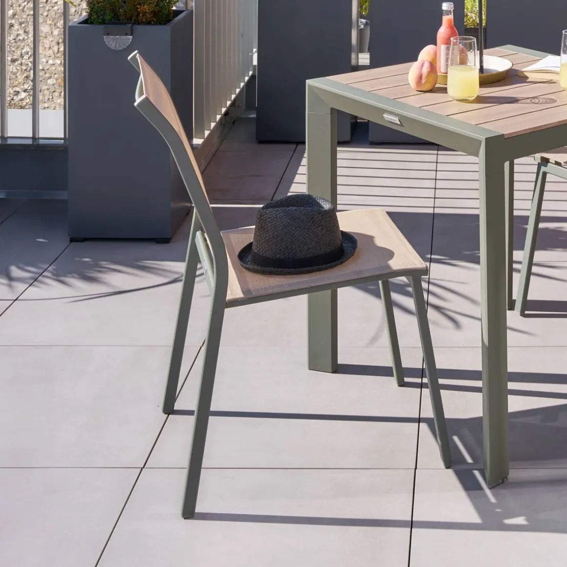 Chaise de jardin empilable ESSENTIA Lin & Vert laurier