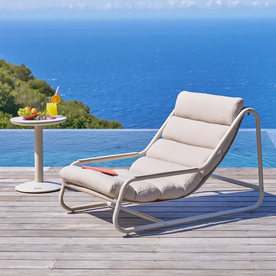 Ensemble fauteuil CELESTAM + table d’appoint SOLETIA Argile