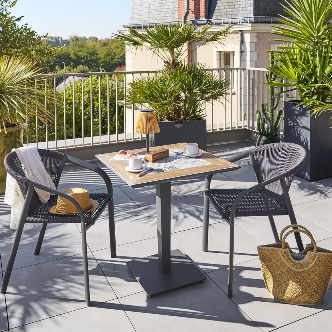 Ensemble table de bistro LAMBADA + 2 chaises empilables RIU Graphite