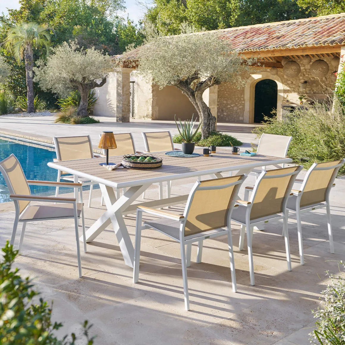 Ensemble table de jardin AXIOME + 8 fauteuils empilables ESSENTIA Blanc