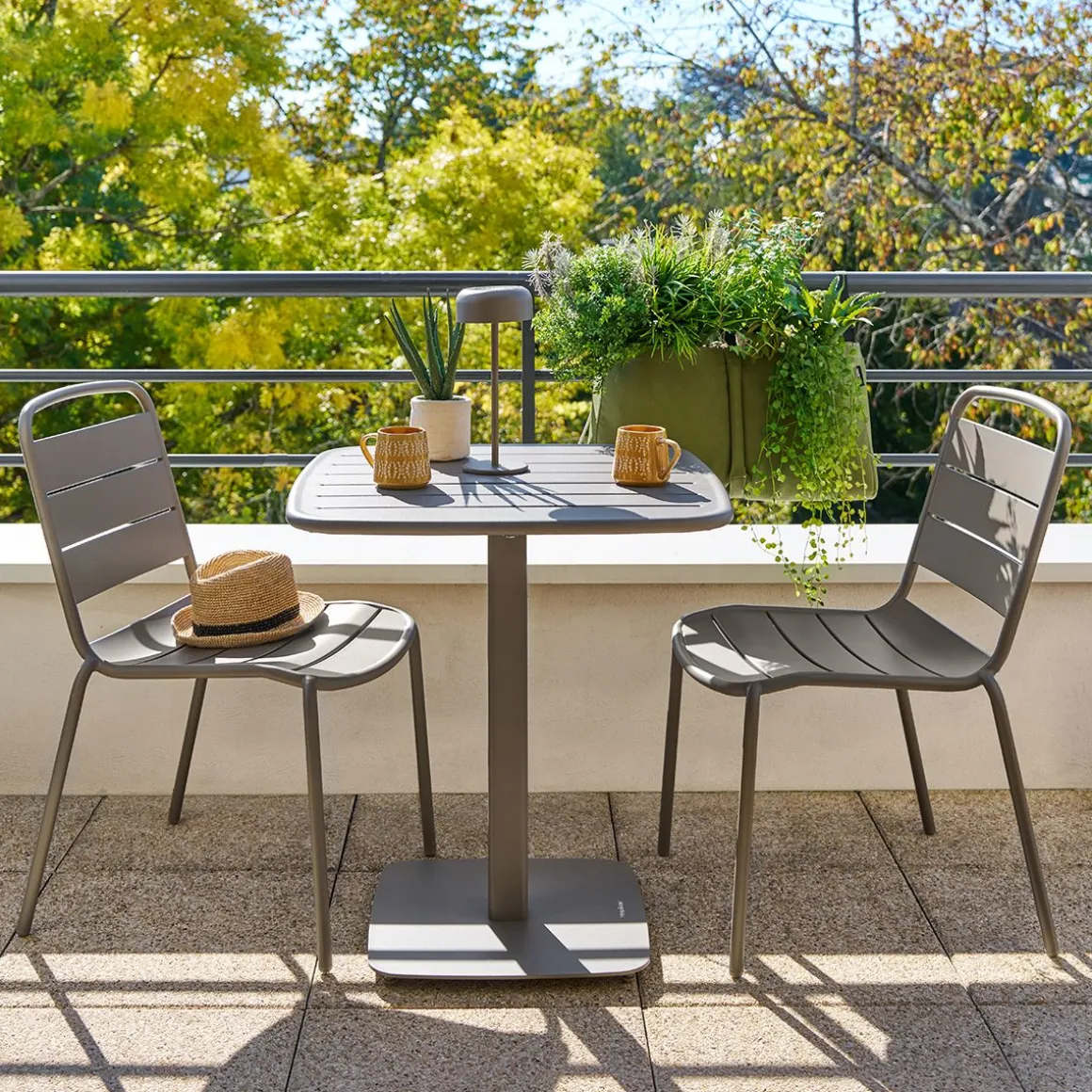 Ensemble table de jardin carrée + 2 chaises ALEGORIA Café