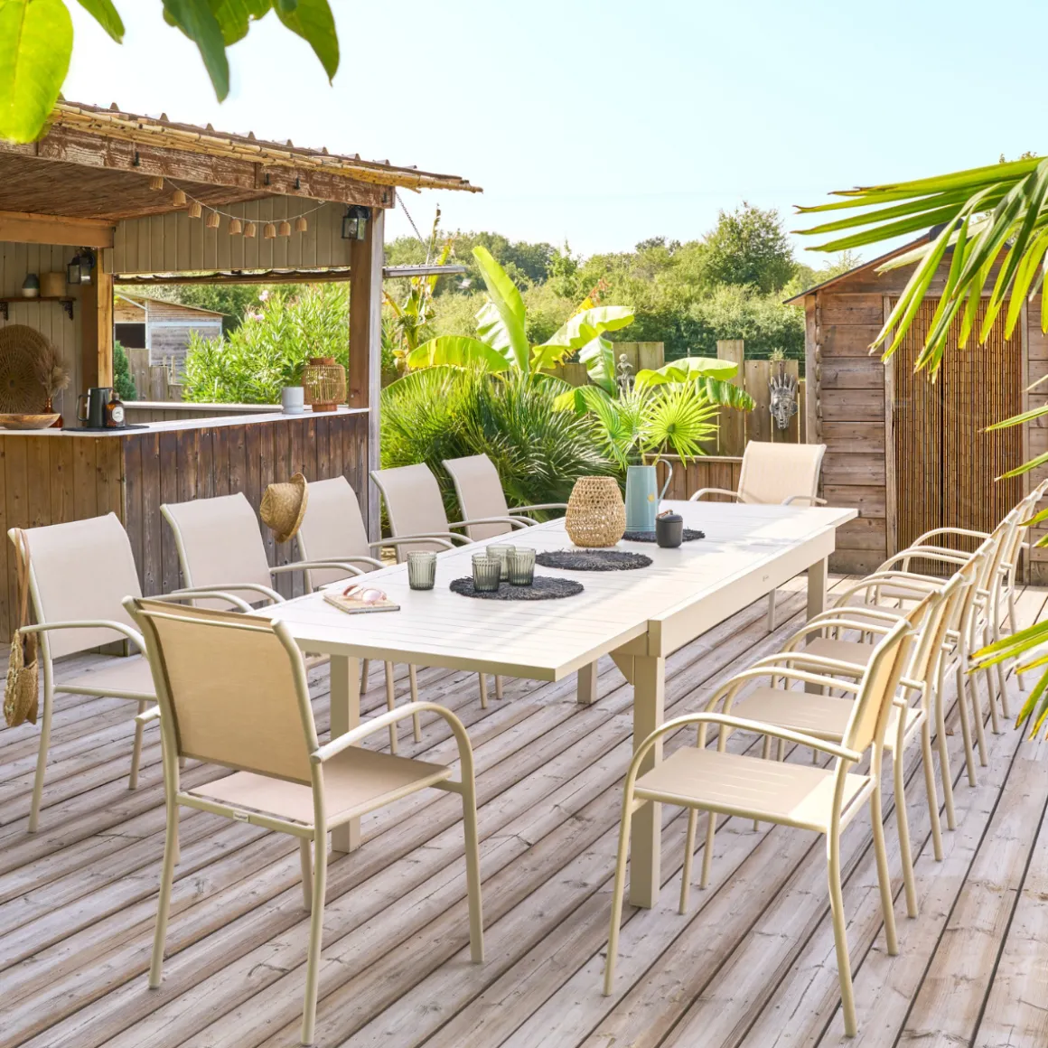 Ensemble table de jardin extensible + 12 fauteuils empilables PIAZZA Argile