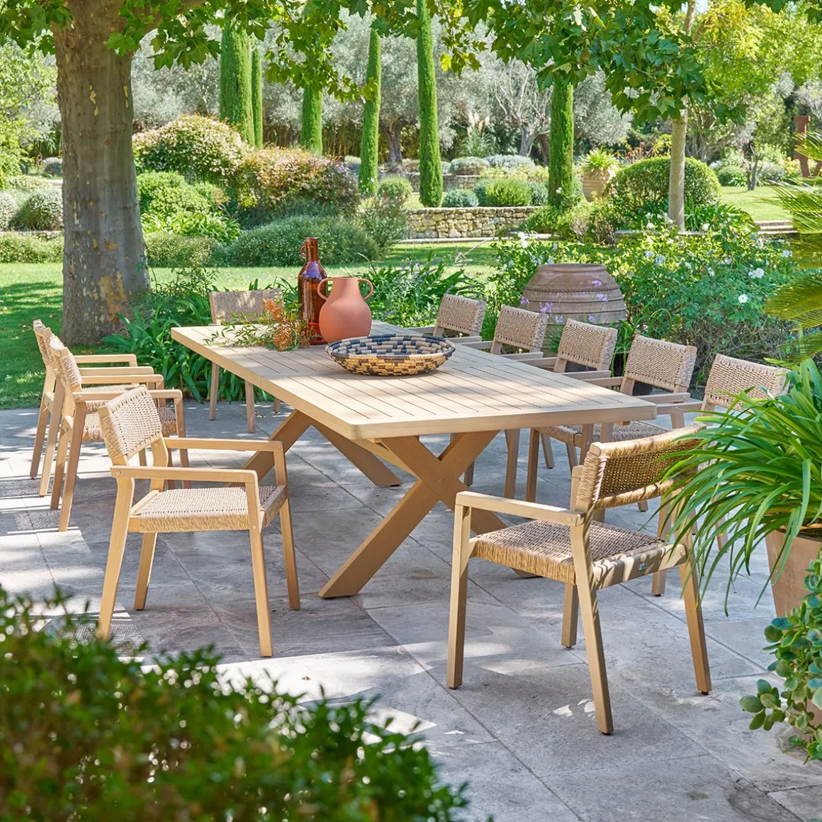 Ensemble table de jardin extensible XENIA + 12 fauteuils TEMEIRA Eucalyptus