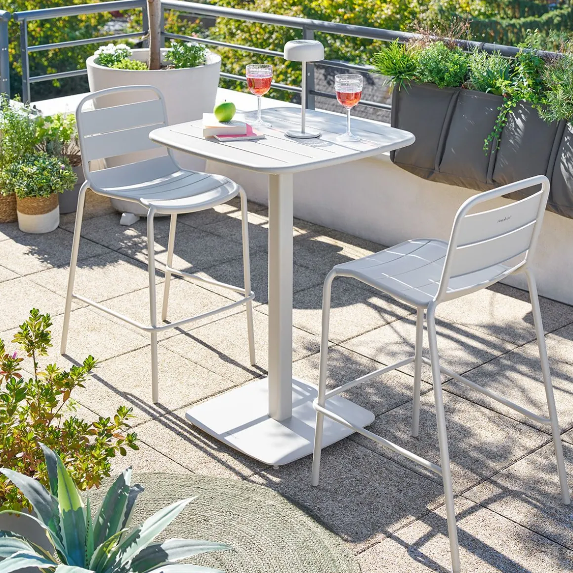 Ensemble table haute de jardin carrée + 2 chaises hautes ALEGORIA Argile