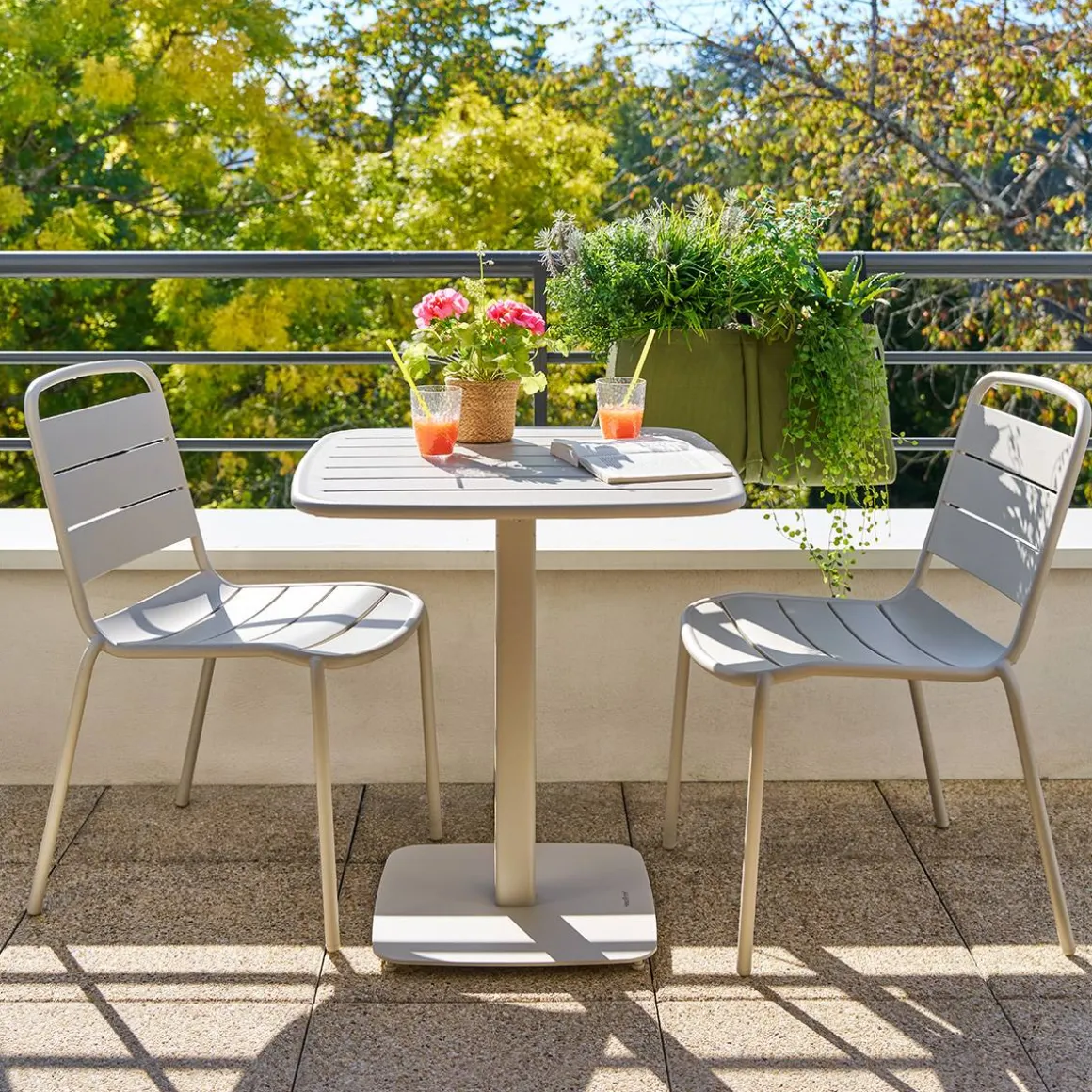 Table de jardin carrée ALEGORIA Argile