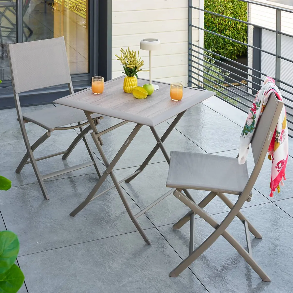 Table de jardin pliante carréee AZUA Truffe / Café