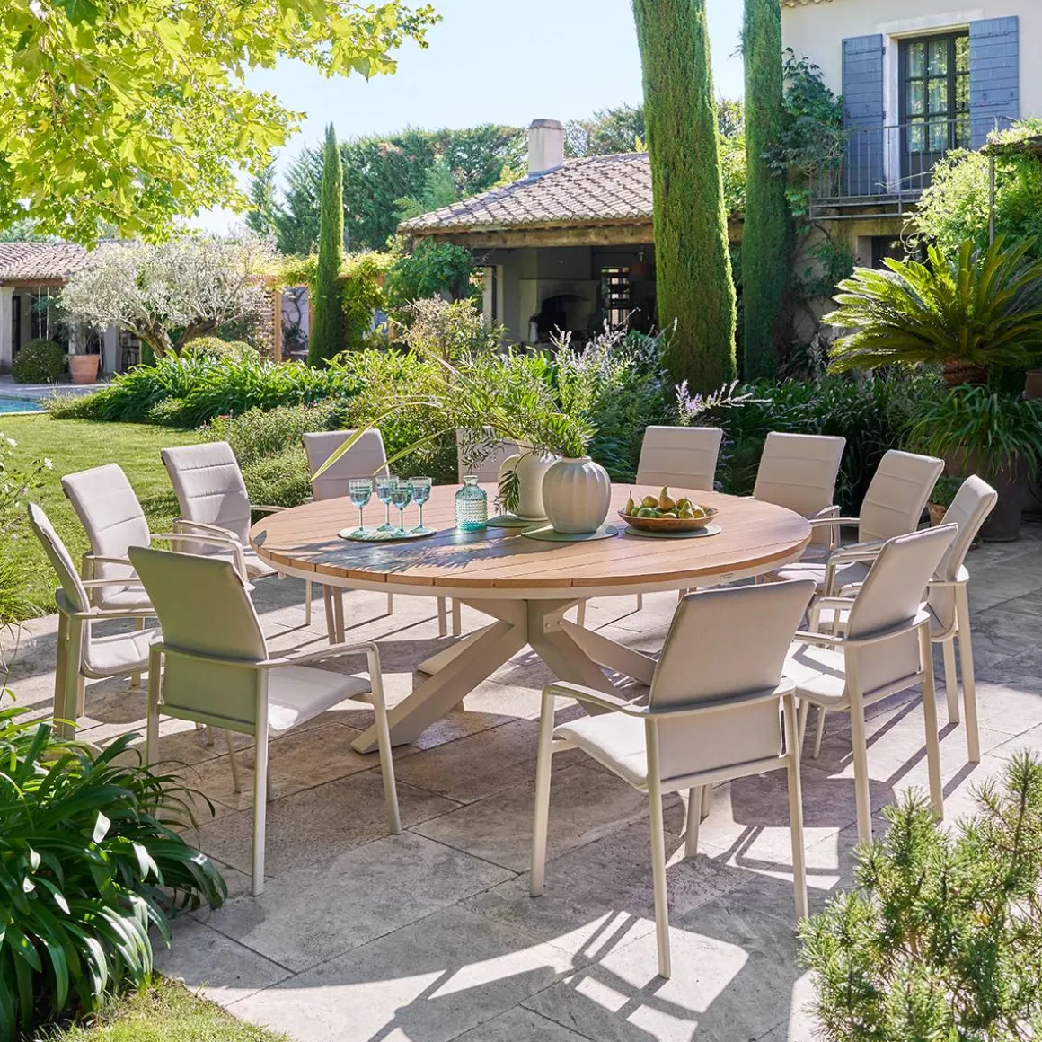 Table de jardin ronde ORACLION Effet bois noix / Argile