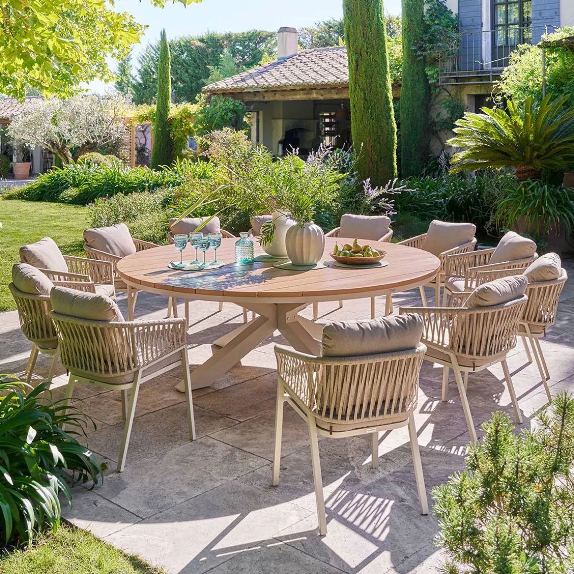 Table de jardin ronde ORACLION Effet bois noix / Argile